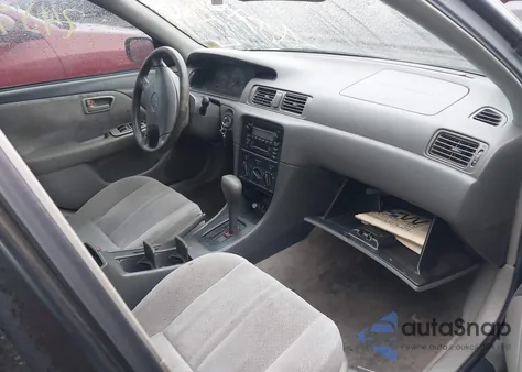 2000 Toyota Camry Le from USA, damaged, VIN JT2BG22K6Y0520688